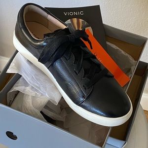 New VIONIC Sunny Chantelle Black Leather Sneaker 8.5